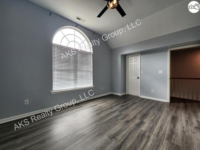 Building Photo - 617 Parkside Cir