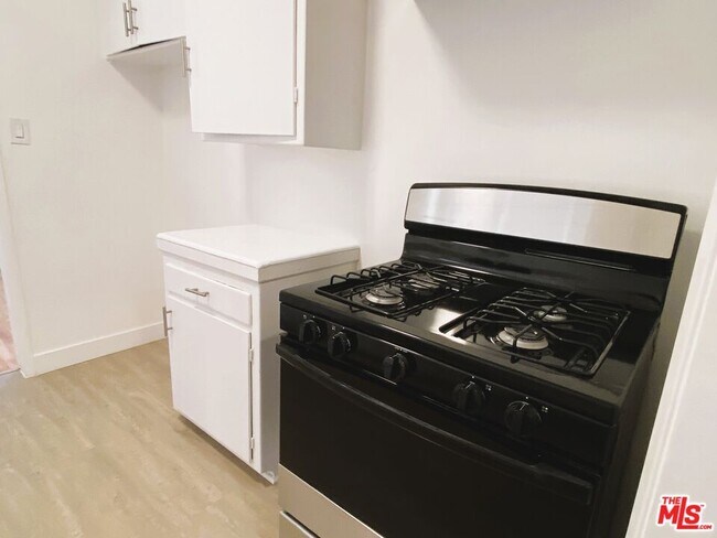 Building Photo - 2616 S Barrington Ave