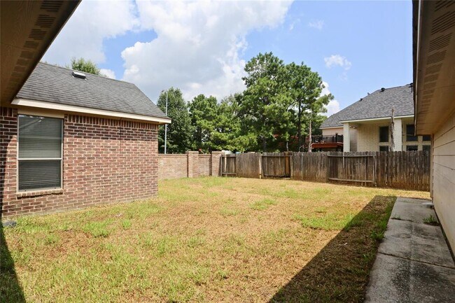 Building Photo - 14010 Norhill Pointe Dr
