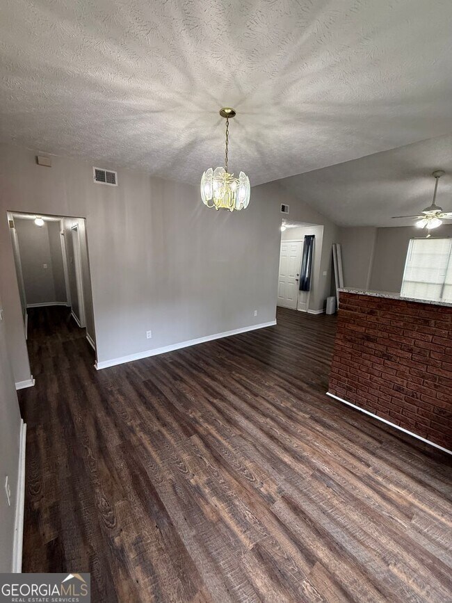 Building Photo - 10375 Larrack Ct