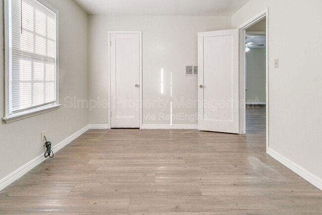 Building Photo - 532 E Indian Dr