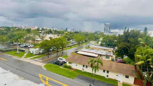 Building Photo - 329 SE 3rd St