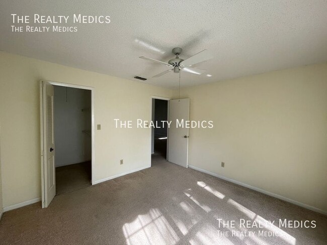 Building Photo - 477 Meadowood Blvd