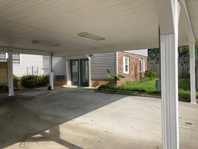 Building Photo - 238 N Crestwood Dr
