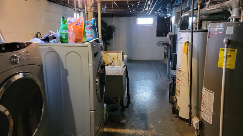 Building Photo - 10167 W Cleveland Ave