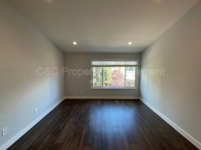 Building Photo - 915 Erie Cir
