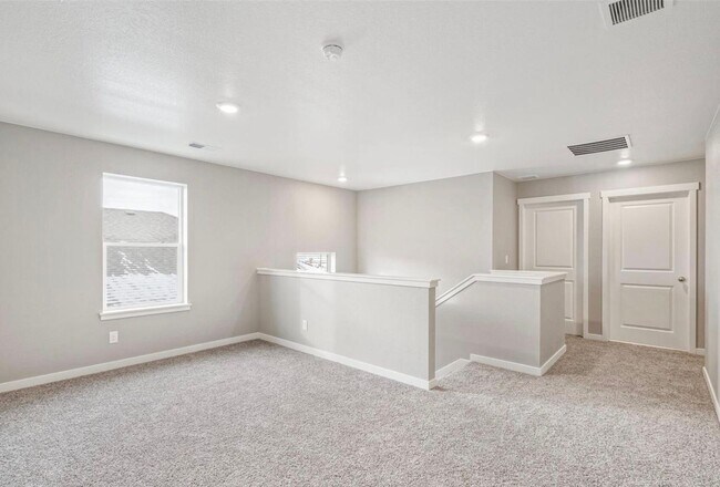 Building Photo - Newer 5-Bedroom Home Including All Applian...