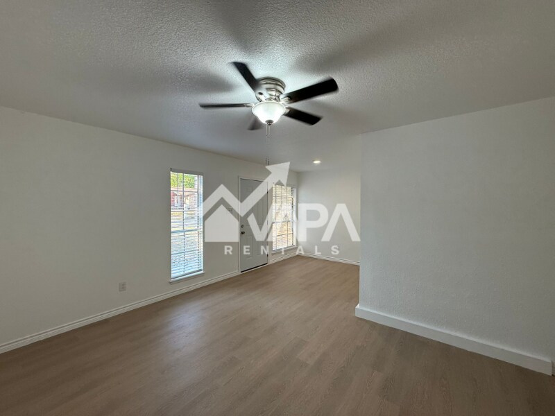 Building Photo - 216 Kimberly Dr