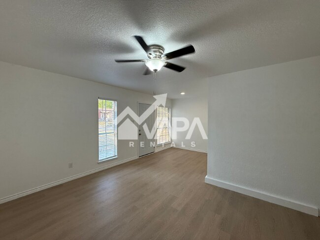Building Photo - 216 Kimberly Dr