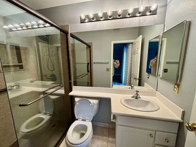 Building Photo - Beautiful single-story 3 bed, 2 bath home in gated Green Valley Ranch