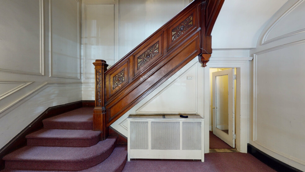 Primary Photo - 1 Gloucester St