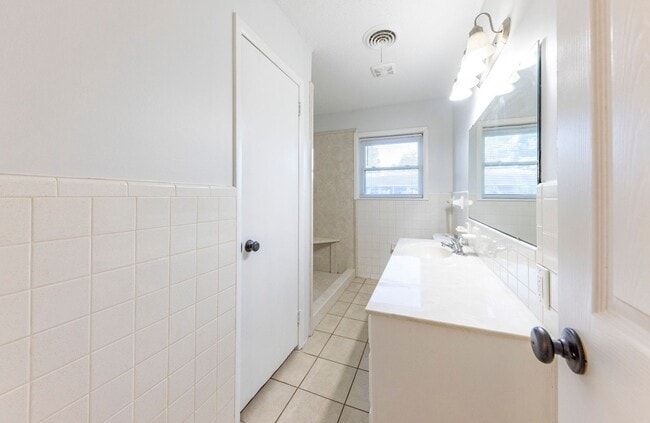 Building Photo - 115 Ketchum Ln