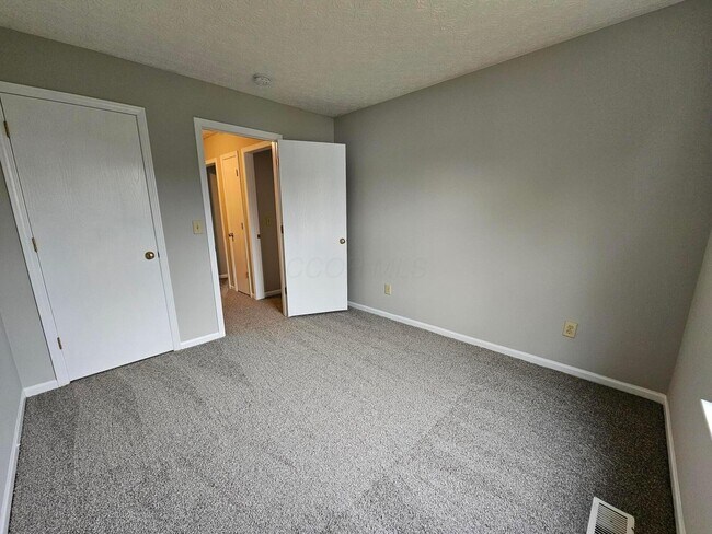 Building Photo - 5622 Blandon