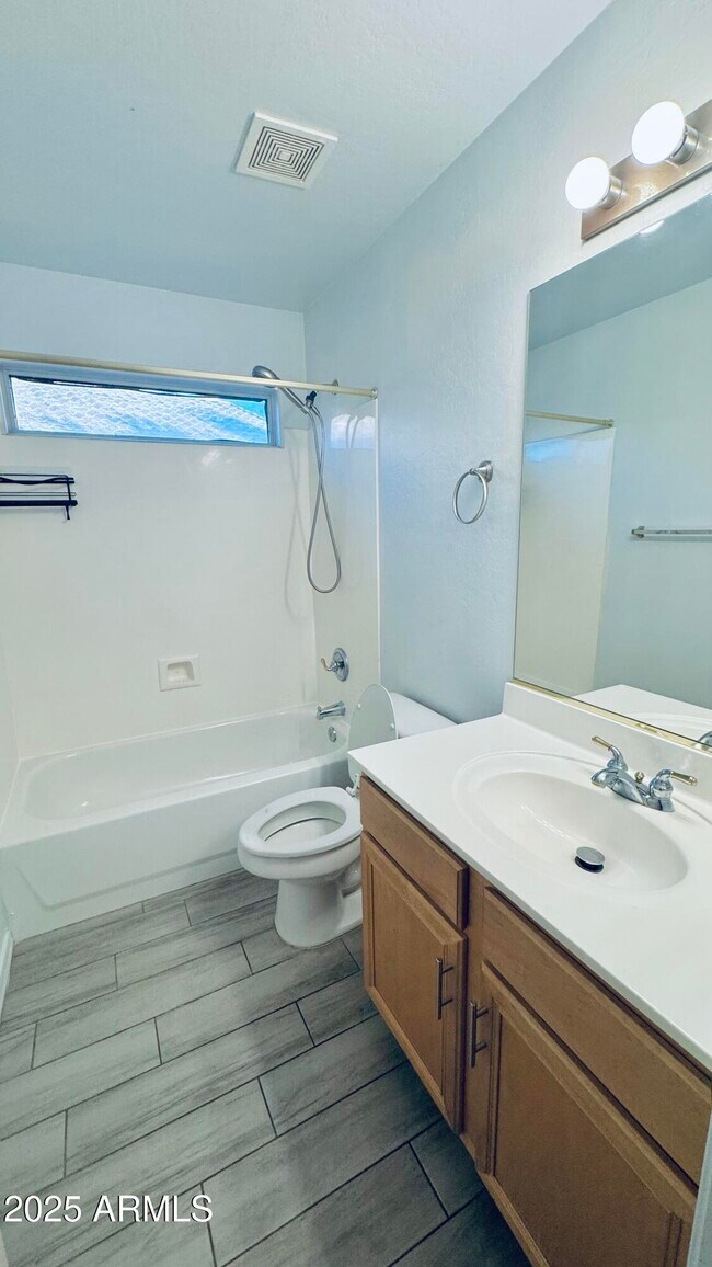 Building Photo - 10752 W Granada Rd