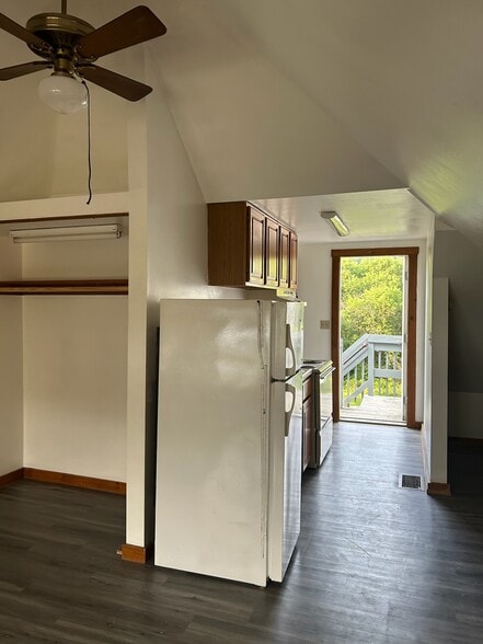 Building Photo - 429 S Windsor St