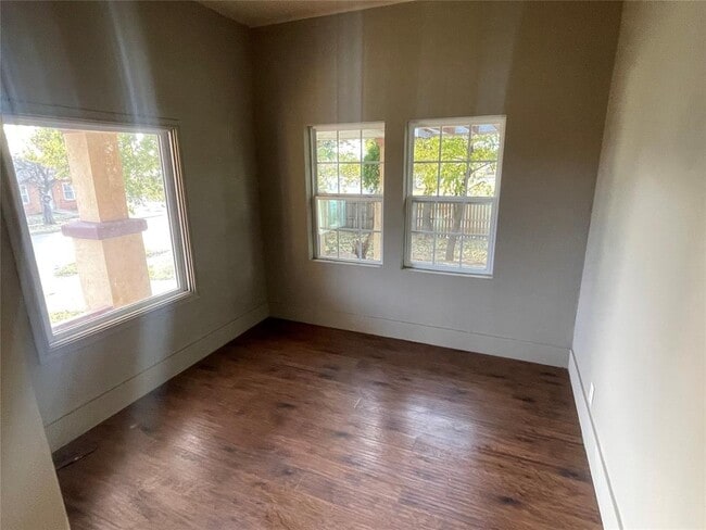 Building Photo - 220 N 8th St