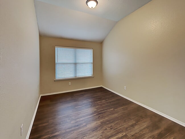 Building Photo - 1910 Temper Lane