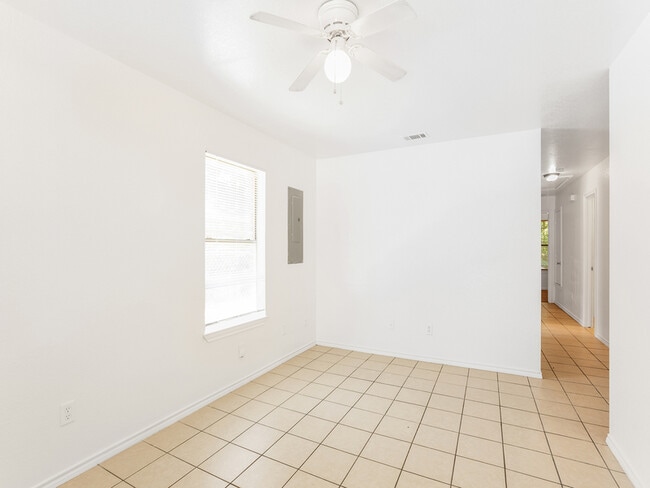 Building Photo - 313 Isbell Rd