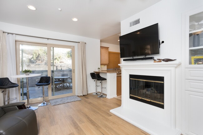 Building Photo - 2802 Bellezza Dr