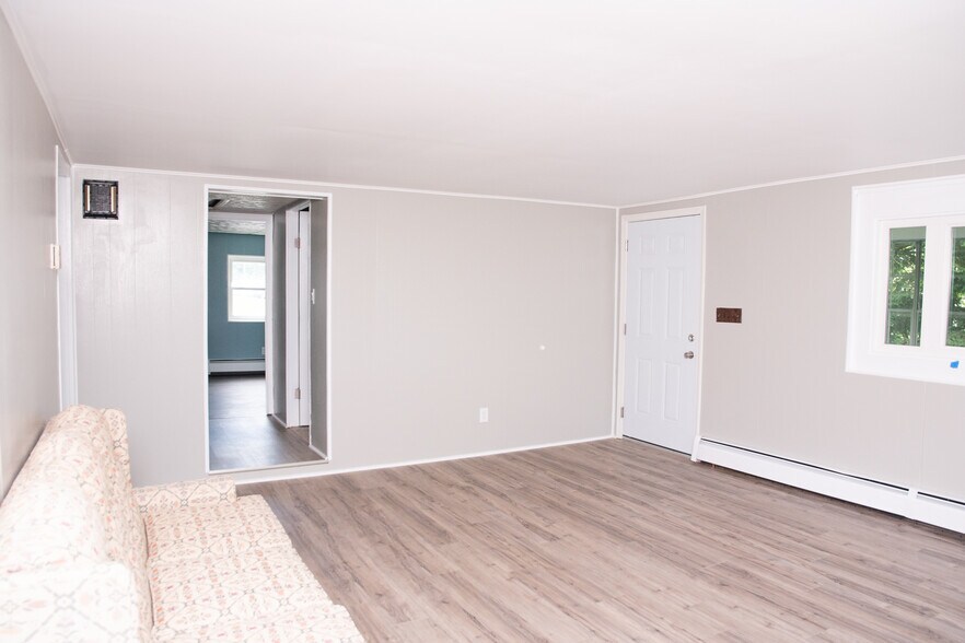 Living Room - 1024 W Trindle Rd