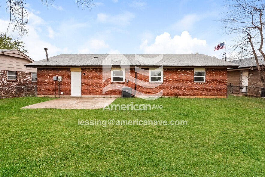 Building Photo - 912 Meadowridge Dr