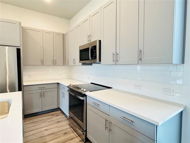 Building Photo - 760 W Bedford Euless Rd