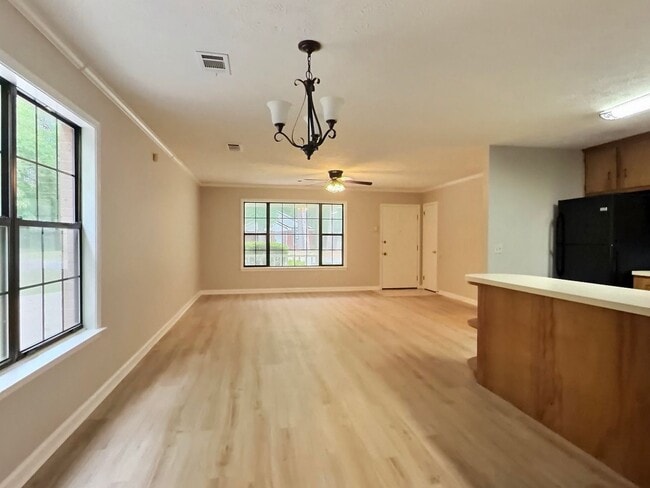 Building Photo - Updated 3 bedroom, 2 full bath in Prattville!