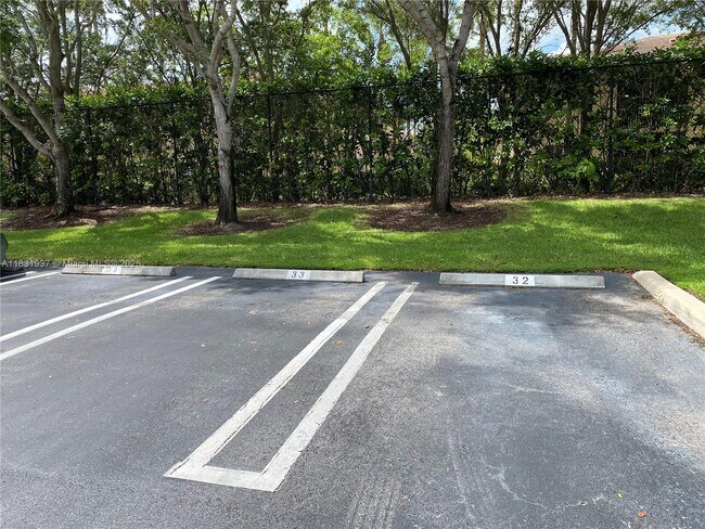 Building Photo - 9825 Baywinds Blvd