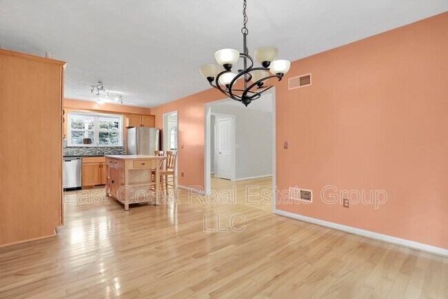 Building Photo - 184 Larkspur Ln