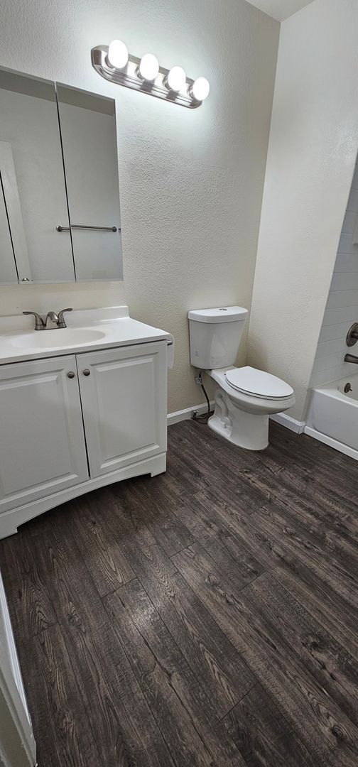 Building Photo - 2 bedroom 1.5 bath TownHome For Rent, North Reno