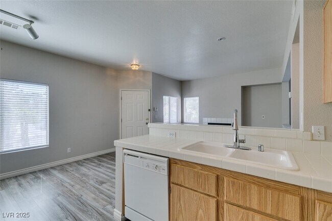 Building Photo - 251 S Green Valley Pkwy