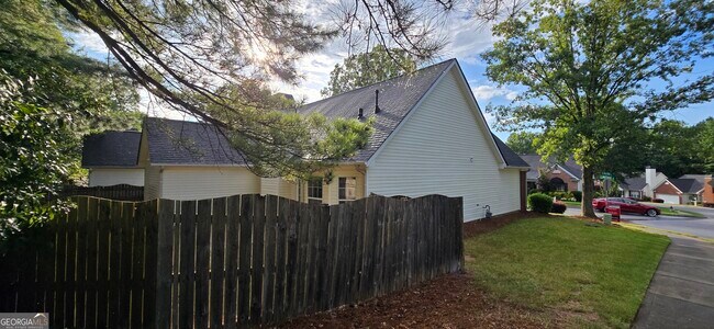 Building Photo - 2 Mill Ridge Pl