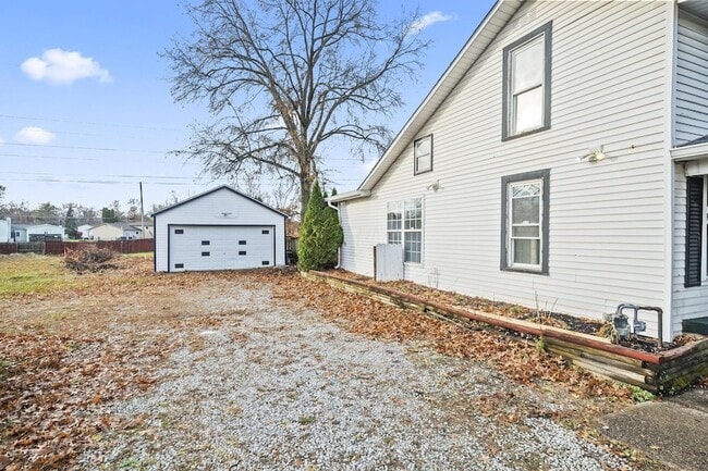 Building Photo - 2709 Kilbourne Ave