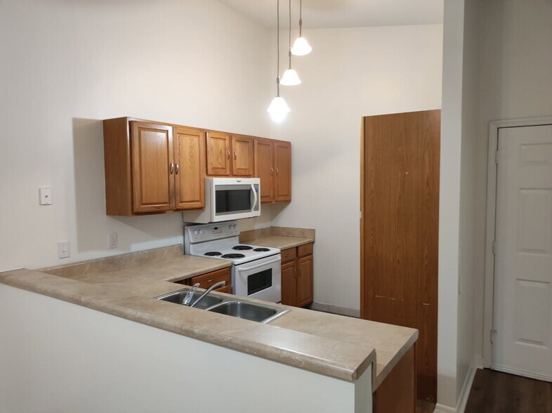 Building Photo - 6019 Scotchwood Gln