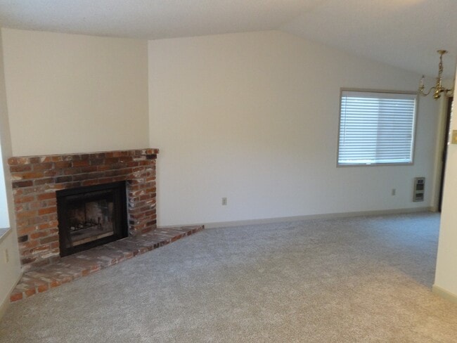 Building Photo - Convenient Gig Harbor Living, 2 Bedrooms, ...