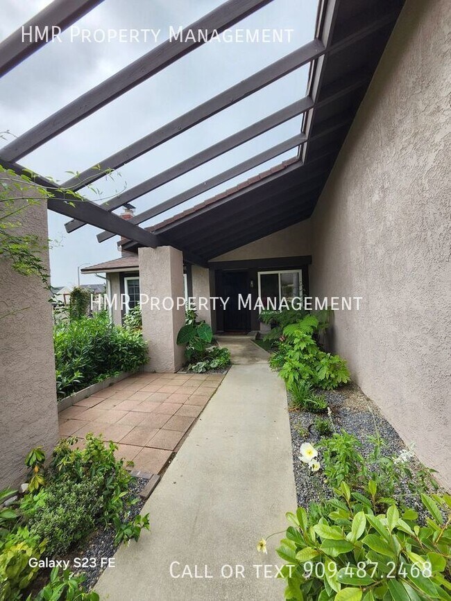 Building Photo - THIS HOUSE IS SPLIT  in a quiet Rancho Cuc...