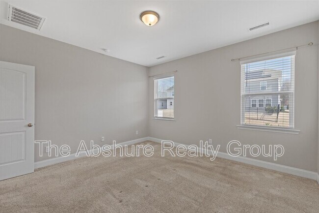 Building Photo - 138 Willow Grove Ln