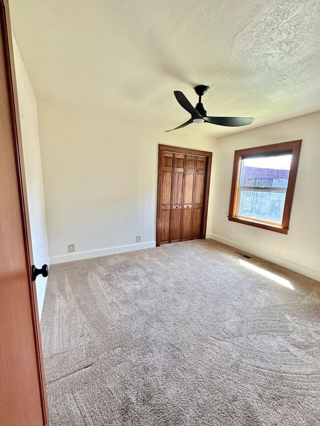 Building Photo - 3 Bedroom 2 Bath House