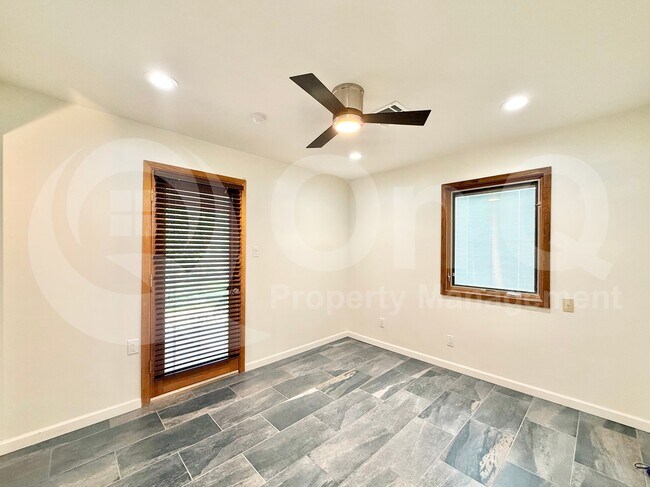 Building Photo - 4405 S Newberry Rd