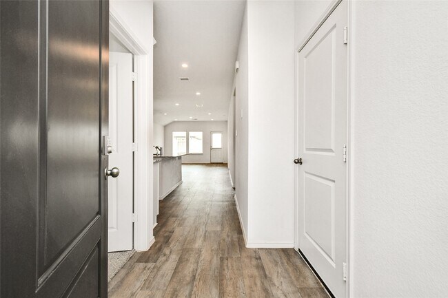 Building Photo - 4243 Bromham Farms Dr