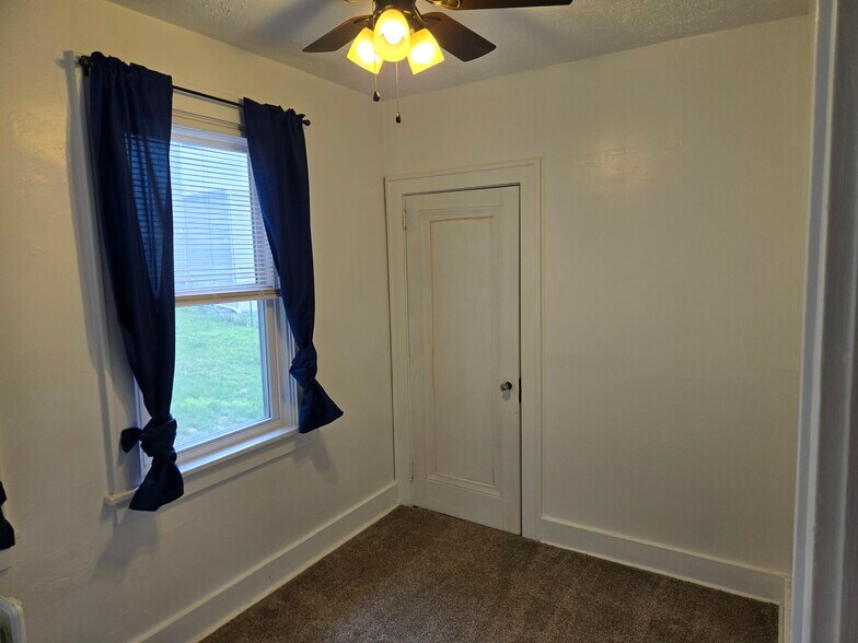 3rd Bedroom - 523 Castle Shannon Blvd