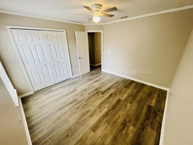 Building Photo - 1514 Sunset Village Blvd