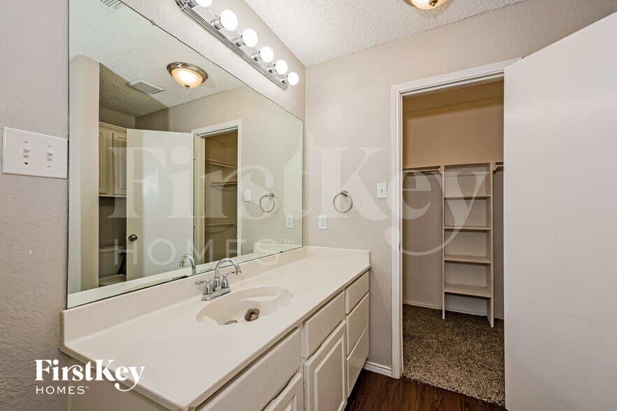 Building Photo - 606 Plainview Dr