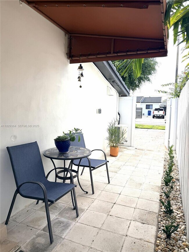 Building Photo - 1625 SW 101st Ave