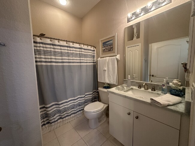 Building Photo - "Charming 2-Bed, 2-Bath Furnished Condo Oa...