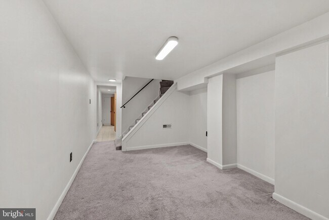 Building Photo - 1106 William St