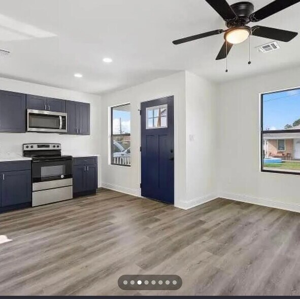 Building Photo - 211 3rd St