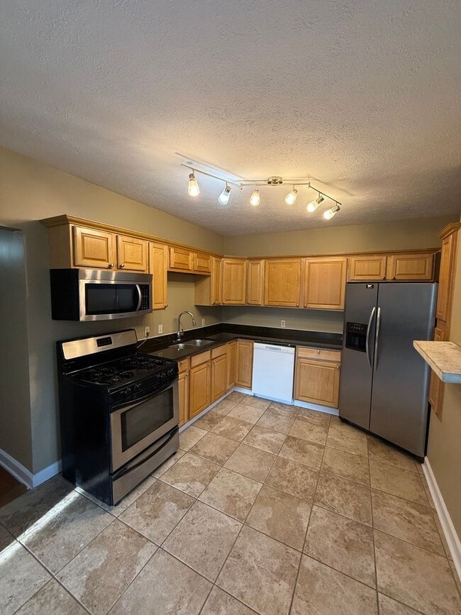 Building Photo - 711 W Maxwell St