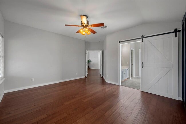 Building Photo - 1500 Lochaline Loop