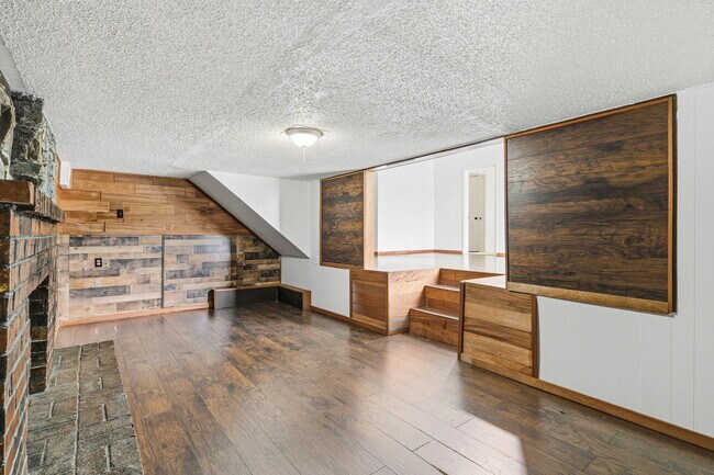 Building Photo - 1045 S Reno Ave